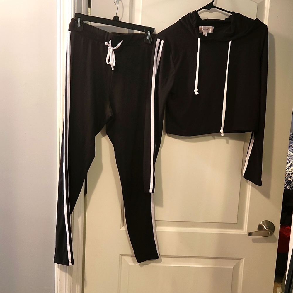 2 piece black n white jogger set
